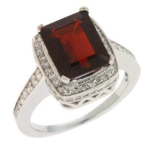 Garnet & Diamond Ring