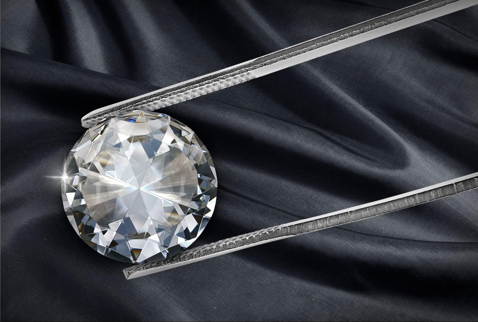 Tweezers holding a diamond
